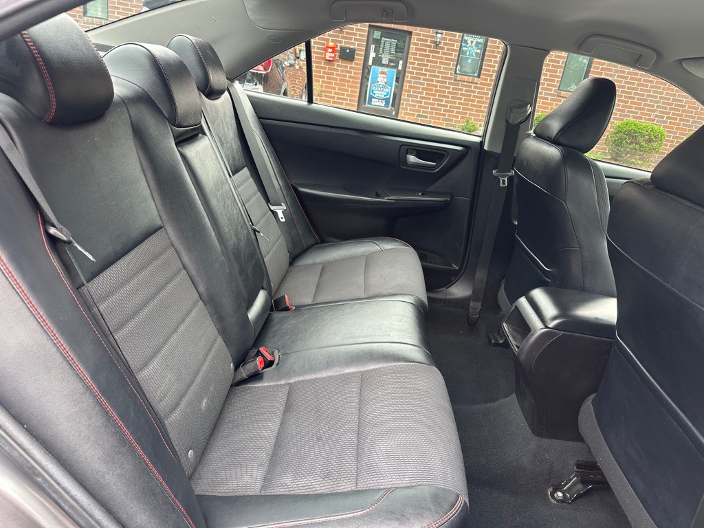 2017 Toyota Camry Image 15