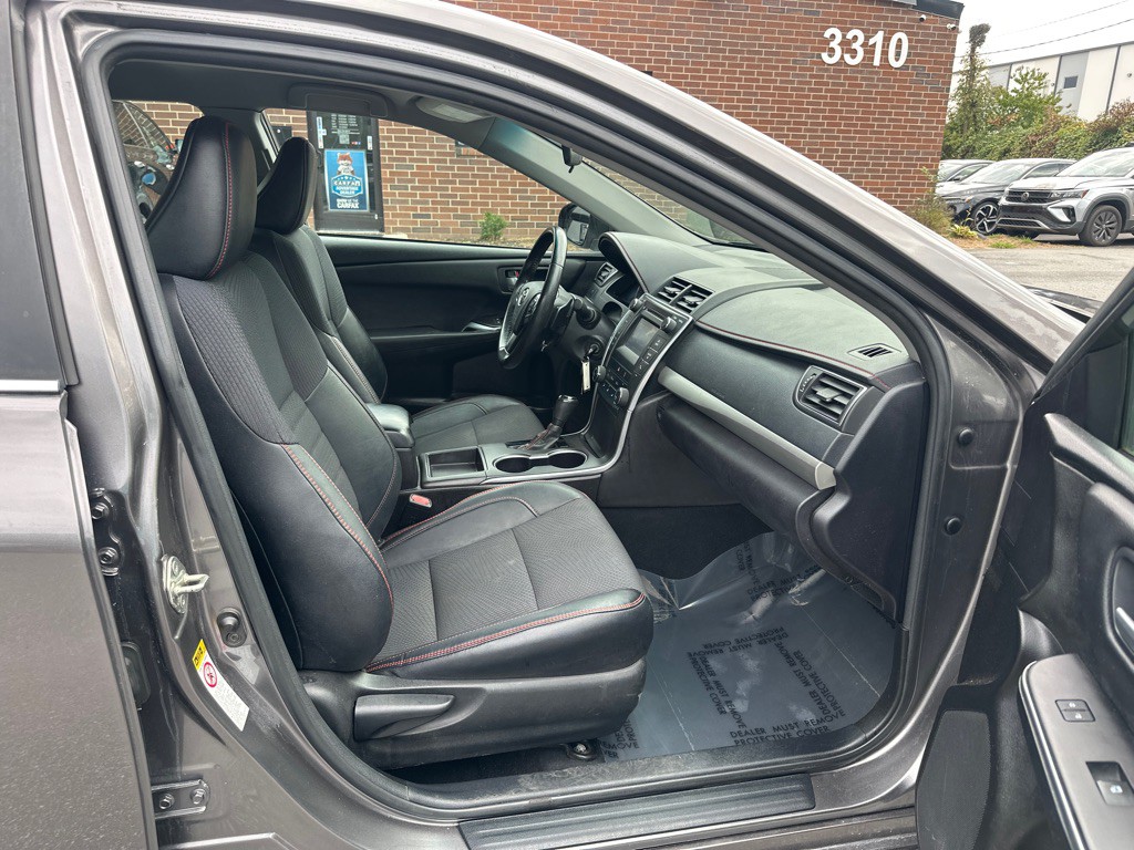 2017 Toyota Camry Image 16