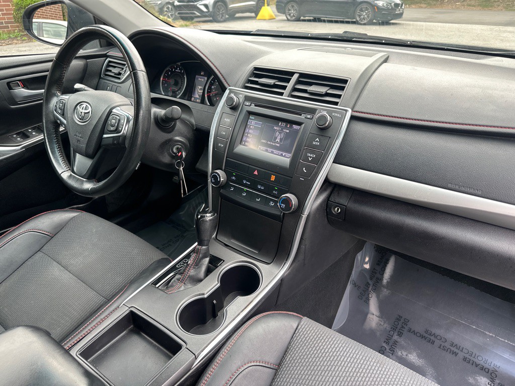 2017 Toyota Camry Image 18
