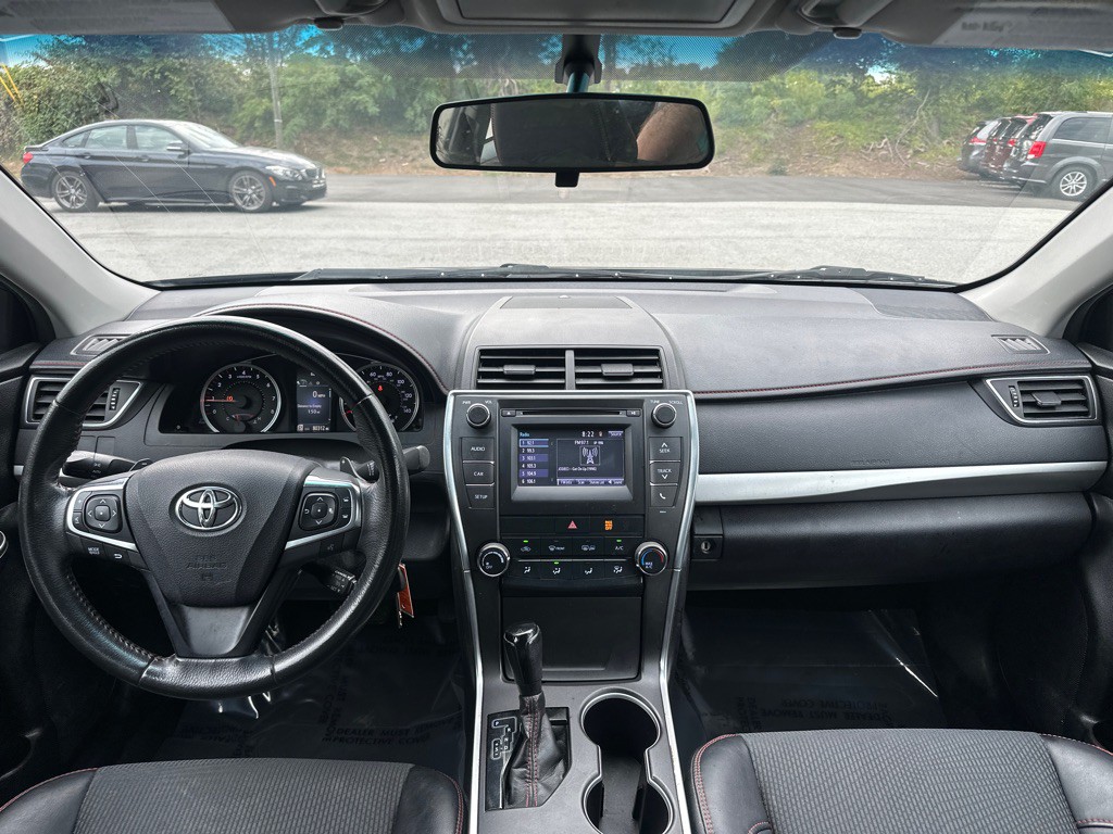 2017 Toyota Camry Image 19