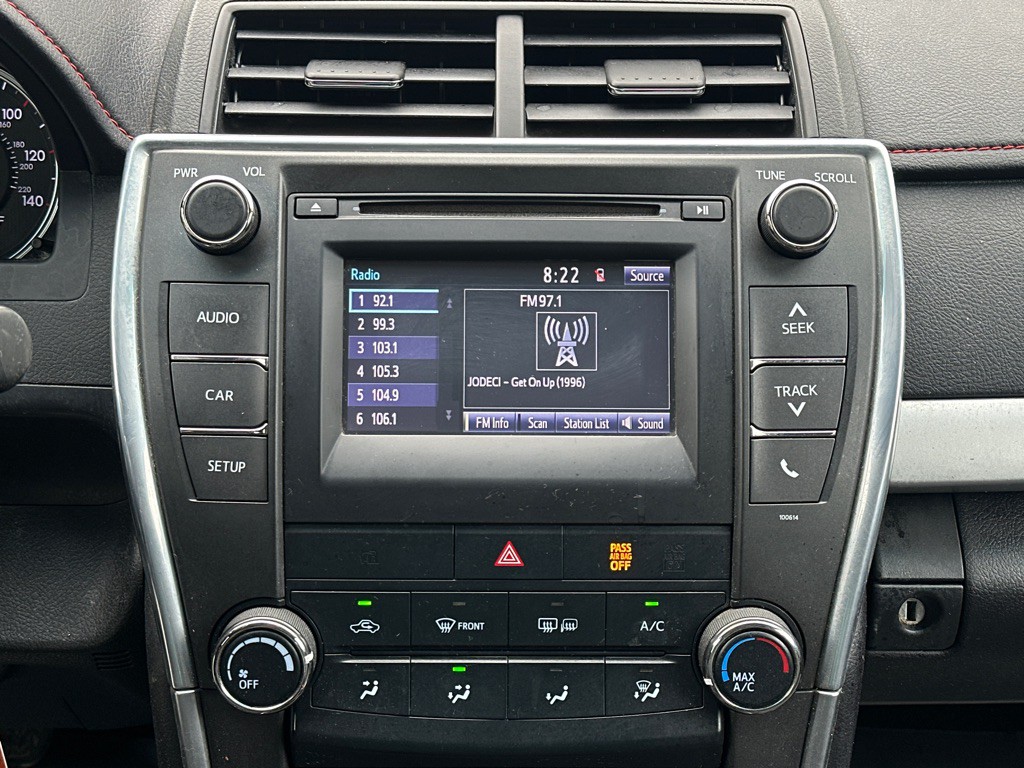 2017 Toyota Camry Image 23