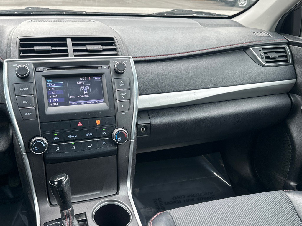 2017 Toyota Camry Image 26