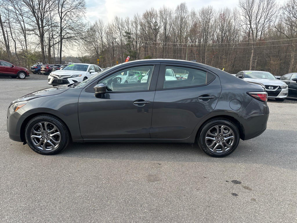 2019 Toyota Yaris Image 3