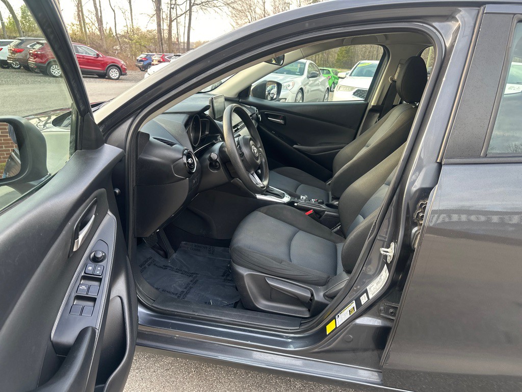 2019 Toyota Yaris Image 8