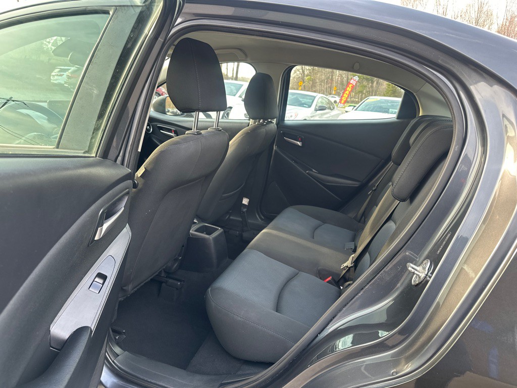 2019 Toyota Yaris Image 11