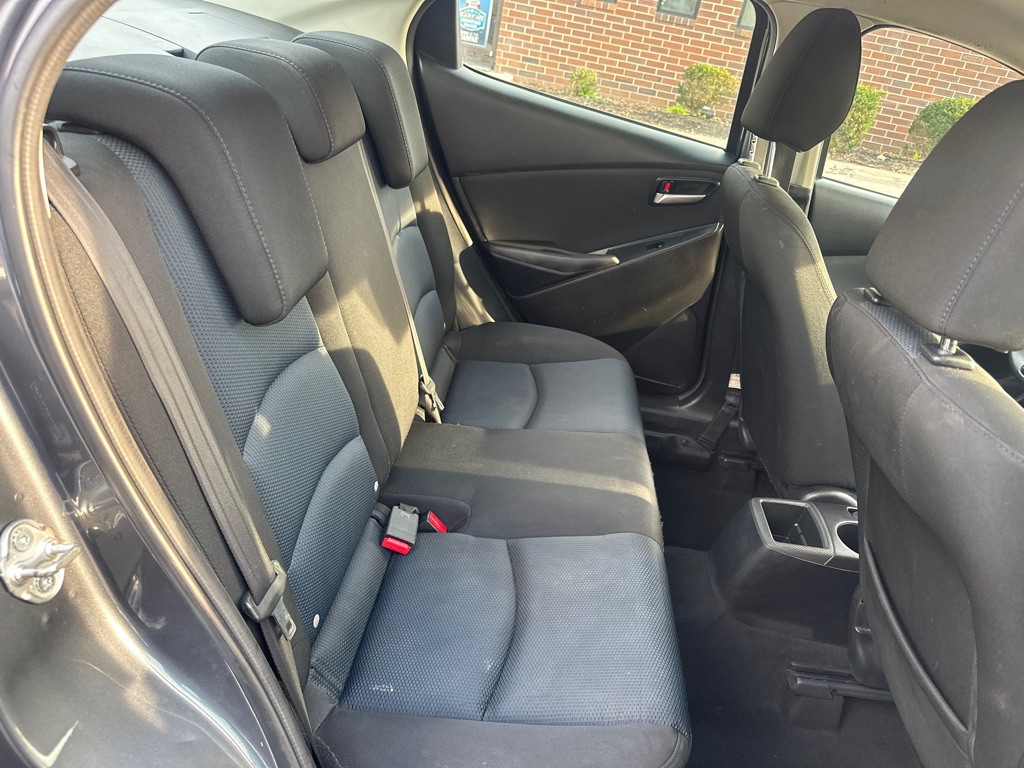 2019 Toyota Yaris Image 15