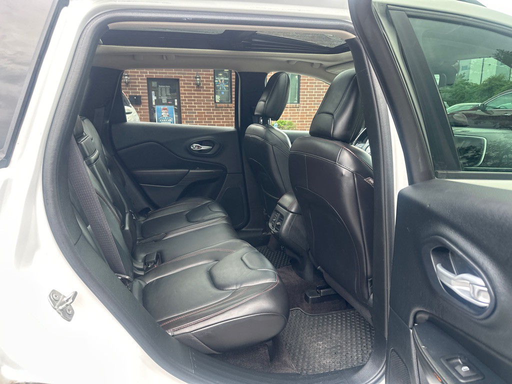 2016 Jeep Cherokee Image 16