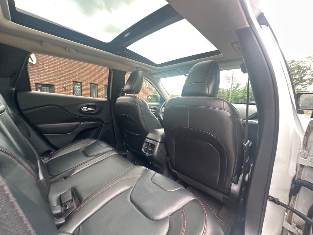 2016 Jeep Cherokee Image 18