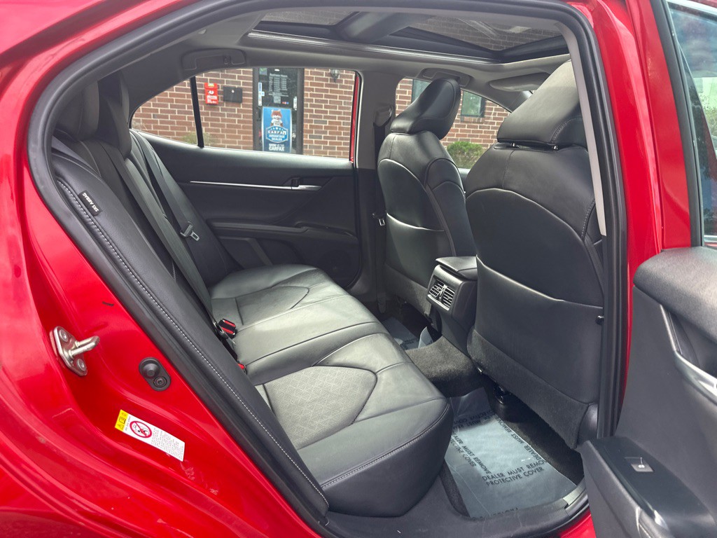 2019 Toyota Camry Image 16