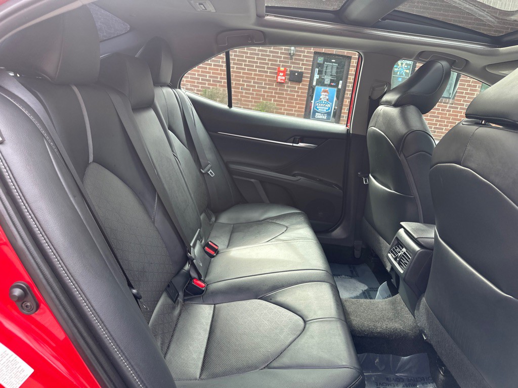 2019 Toyota Camry Image 17