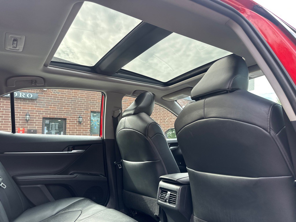 2019 Toyota Camry Image 18