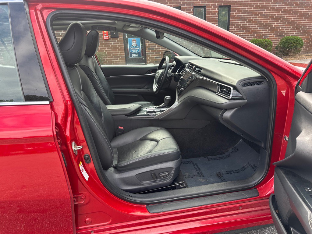 2019 Toyota Camry Image 19