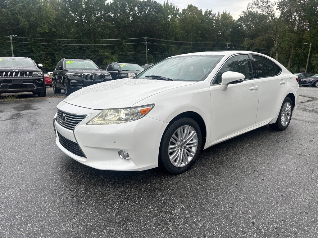 2014 Lexus ES Image 2