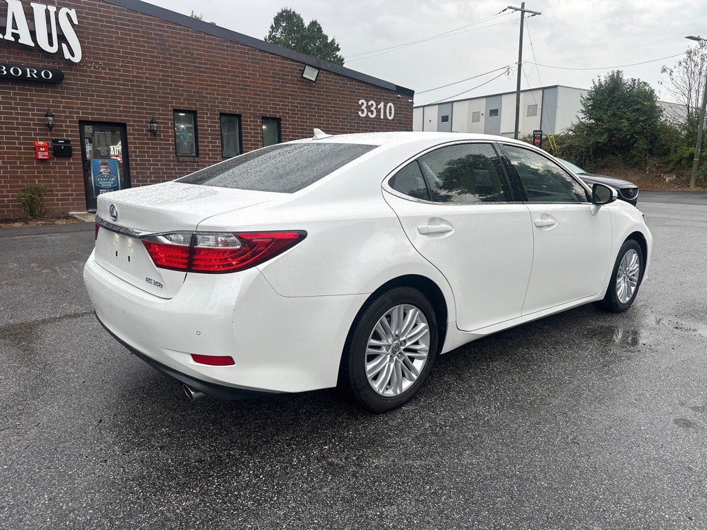 2014 Lexus ES Image 7