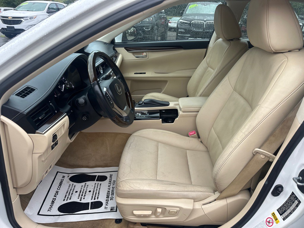2014 Lexus ES Image 10