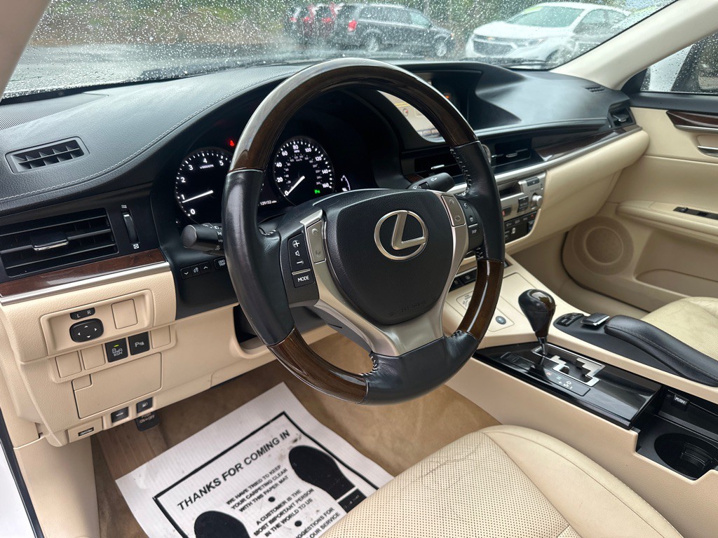2014 Lexus ES Image 11
