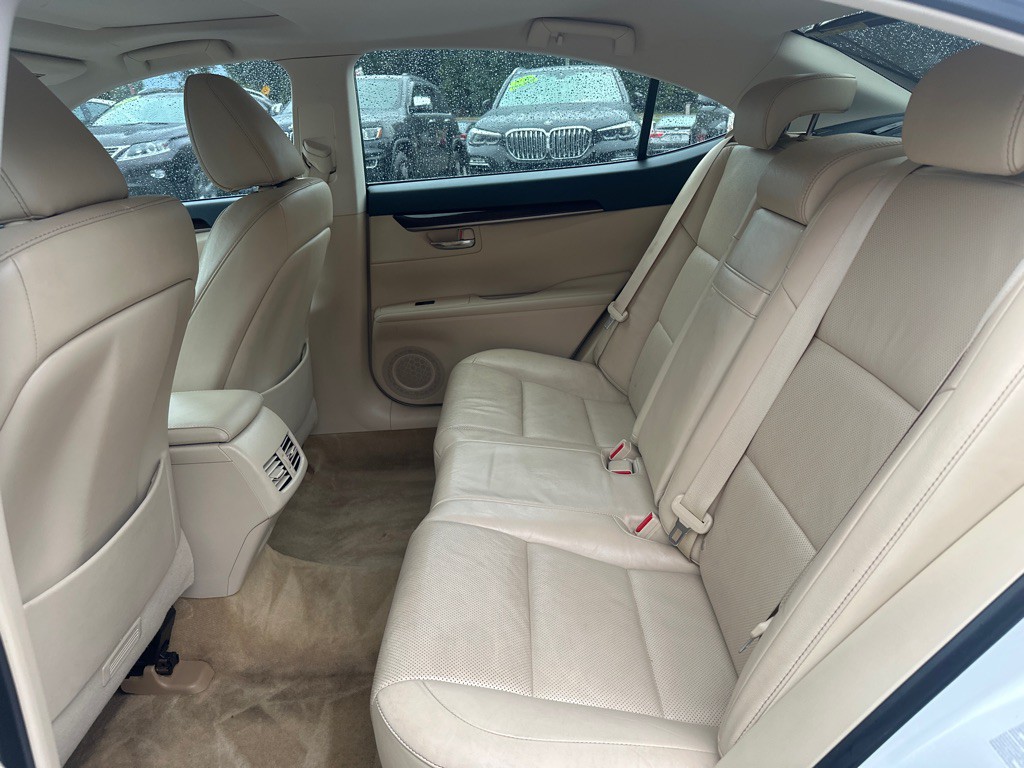 2014 Lexus ES Image 13