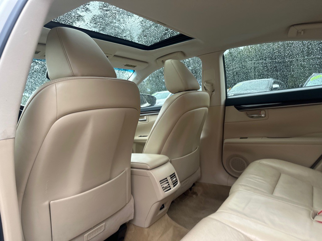 2014 Lexus ES Image 14