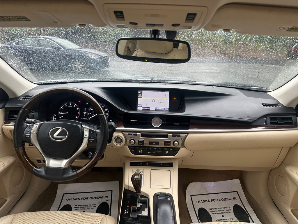 2014 Lexus ES Image 21