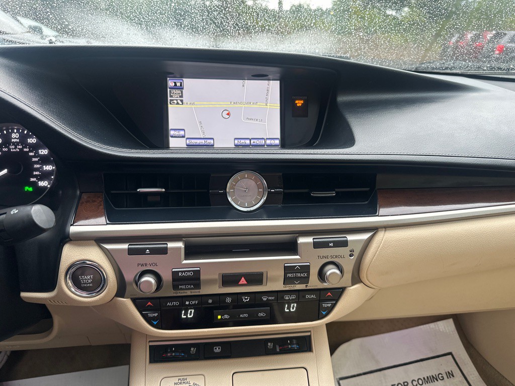 2014 Lexus ES Image 22