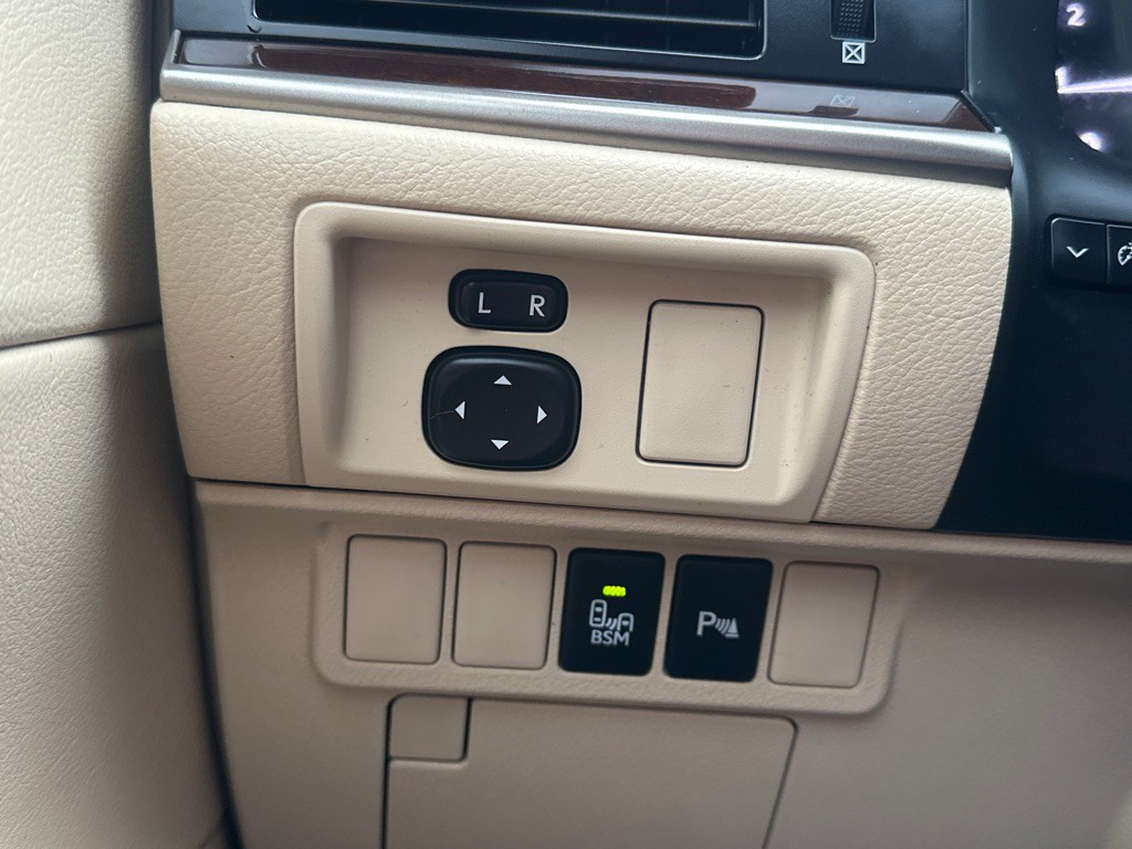 2014 Lexus ES Image 25