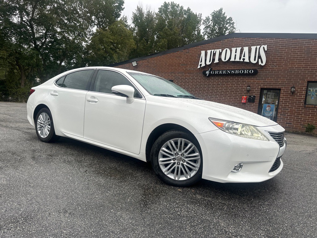 2014 Lexus ES Image 31