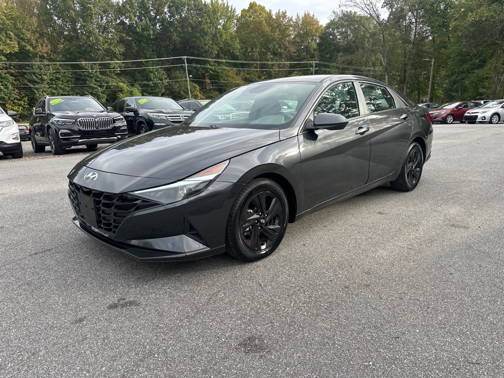 2022 Hyundai Elantra Image 2