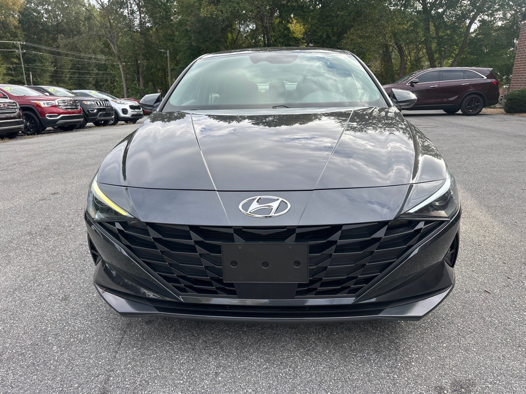 2022 Hyundai Elantra Image 3