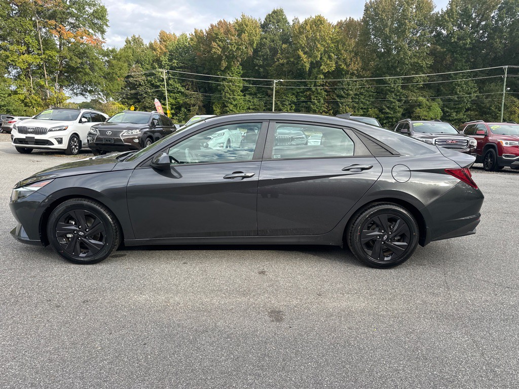 2022 Hyundai Elantra Image 4