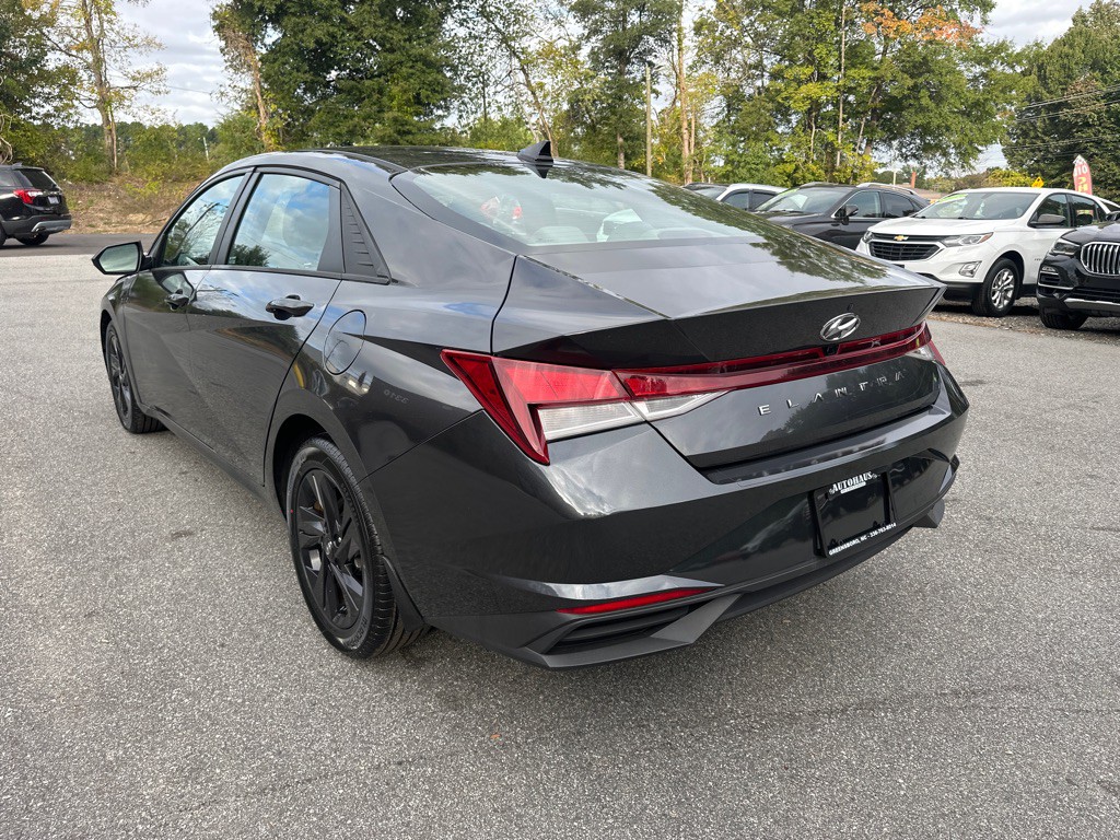 2022 Hyundai Elantra Image 5