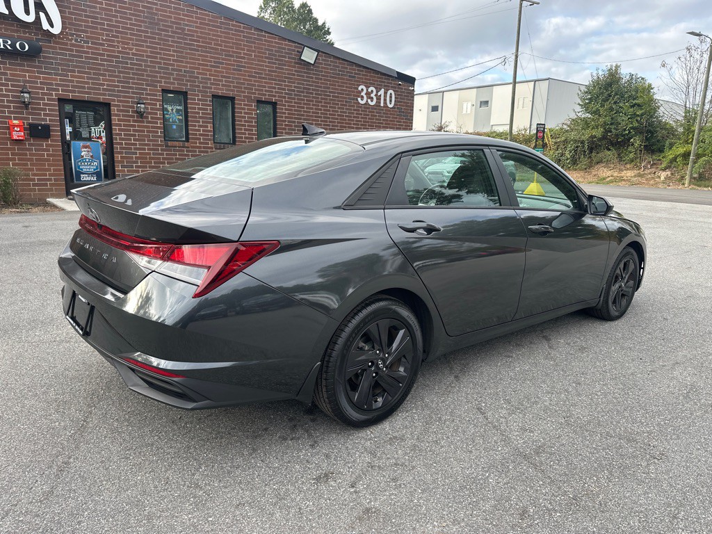 2022 Hyundai Elantra Image 7