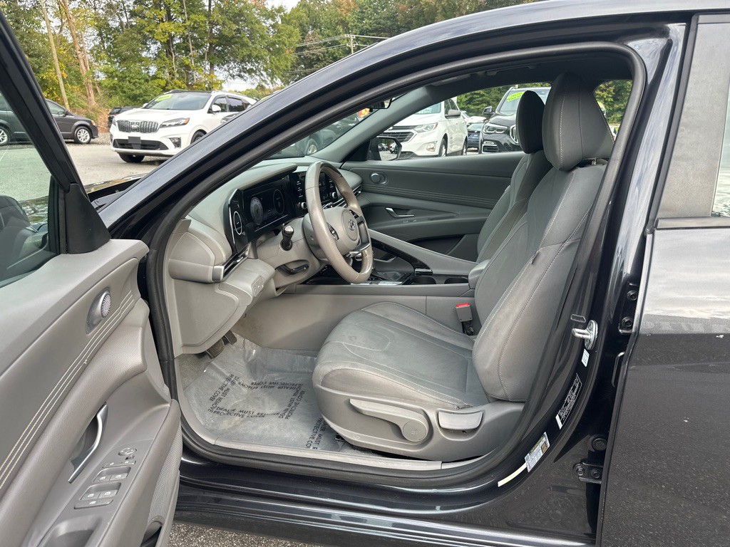 2022 Hyundai Elantra Image 9