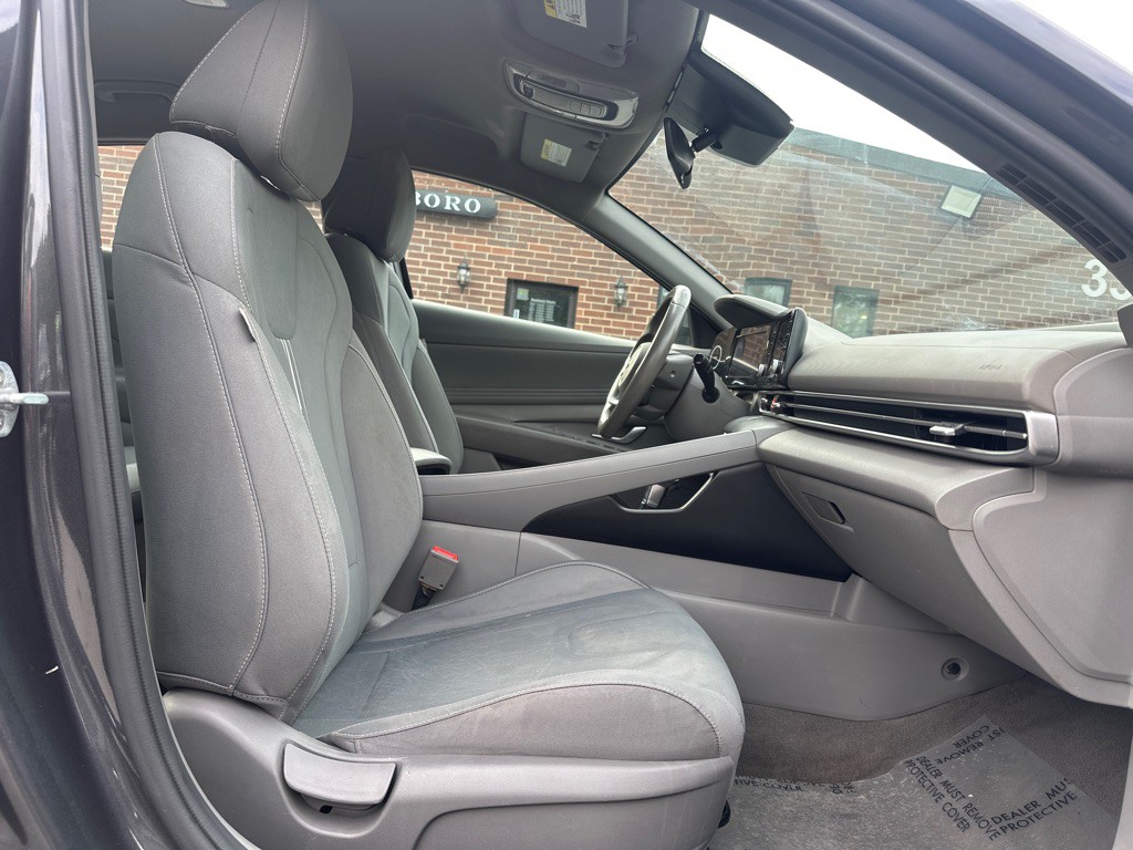 2022 Hyundai Elantra Image 18
