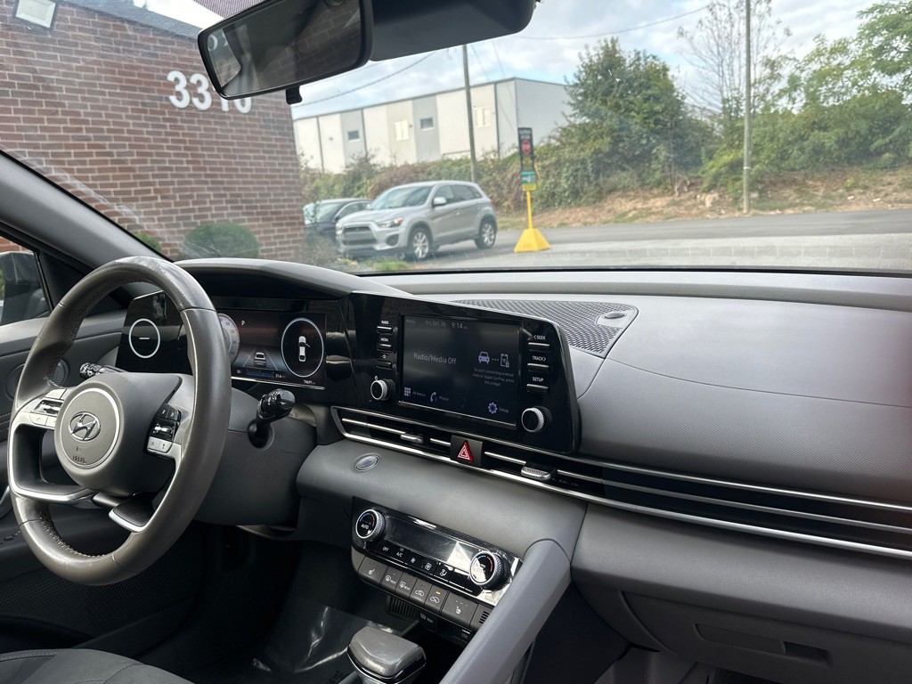 2022 Hyundai Elantra Image 19
