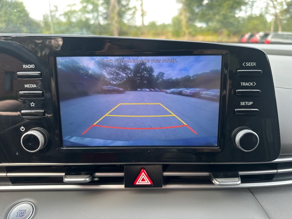 2022 Hyundai Elantra Image 26