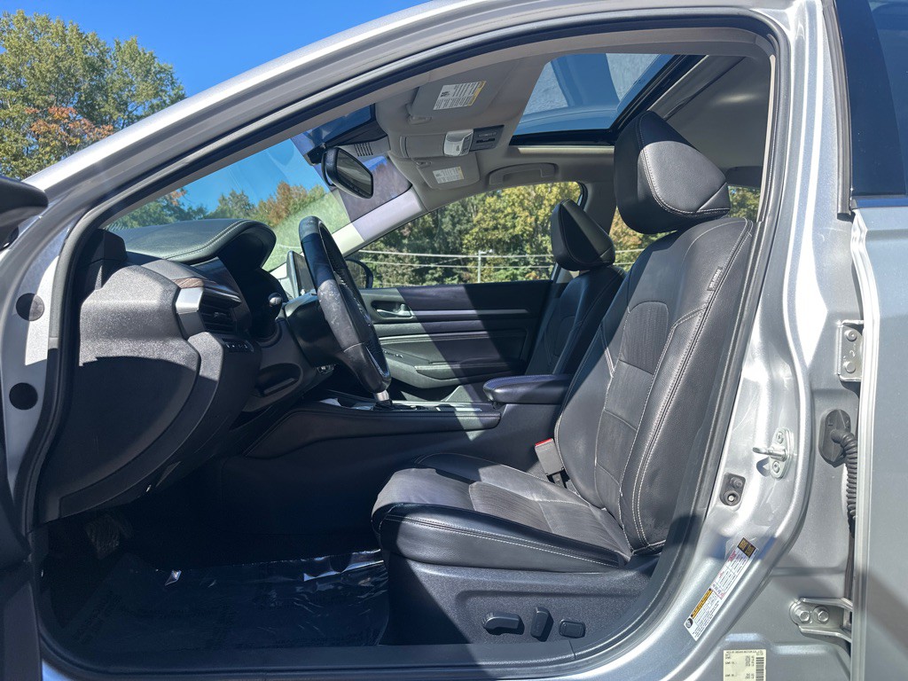 2019 Nissan Altima Image 10
