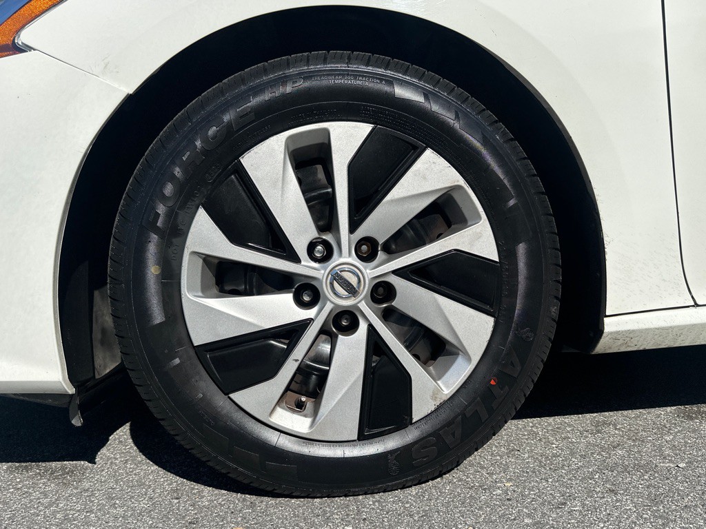 2020 Nissan Altima Image 32