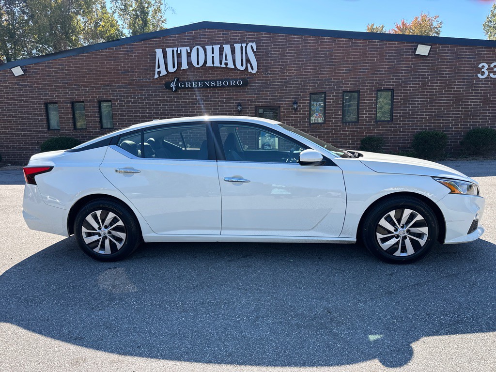 2020 Nissan Altima Image 8