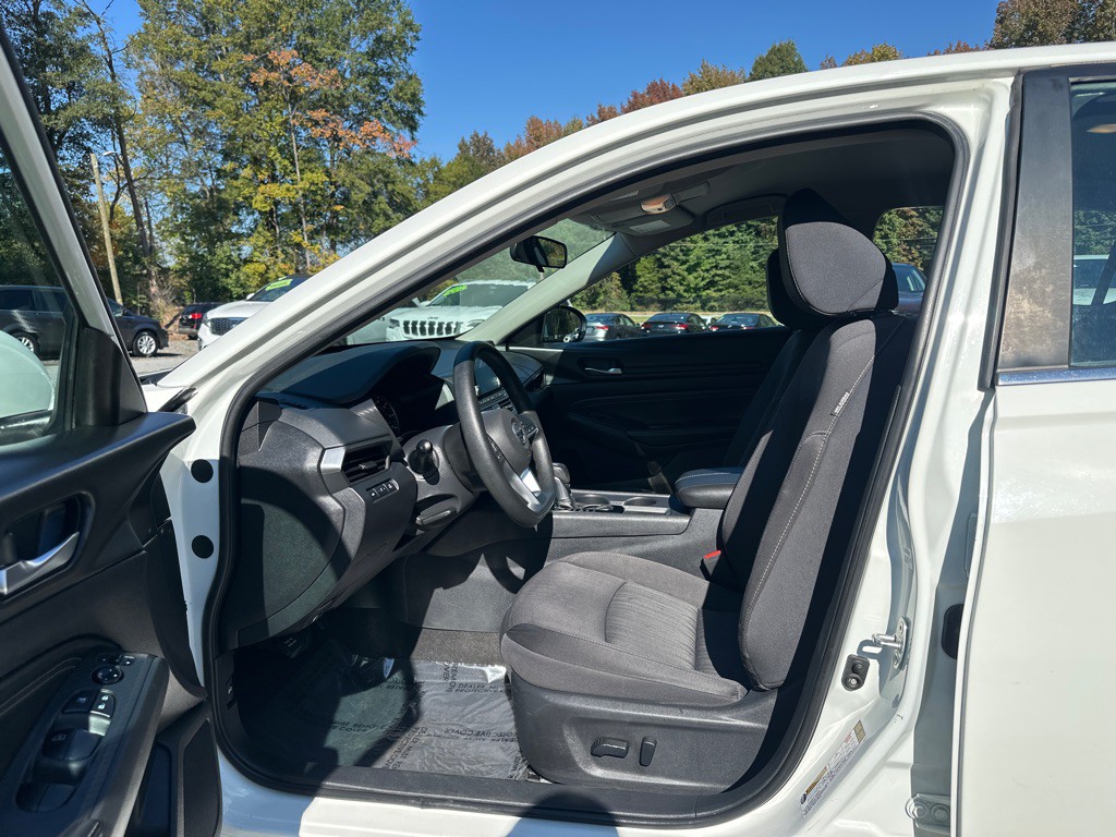 2020 Nissan Altima Image 9