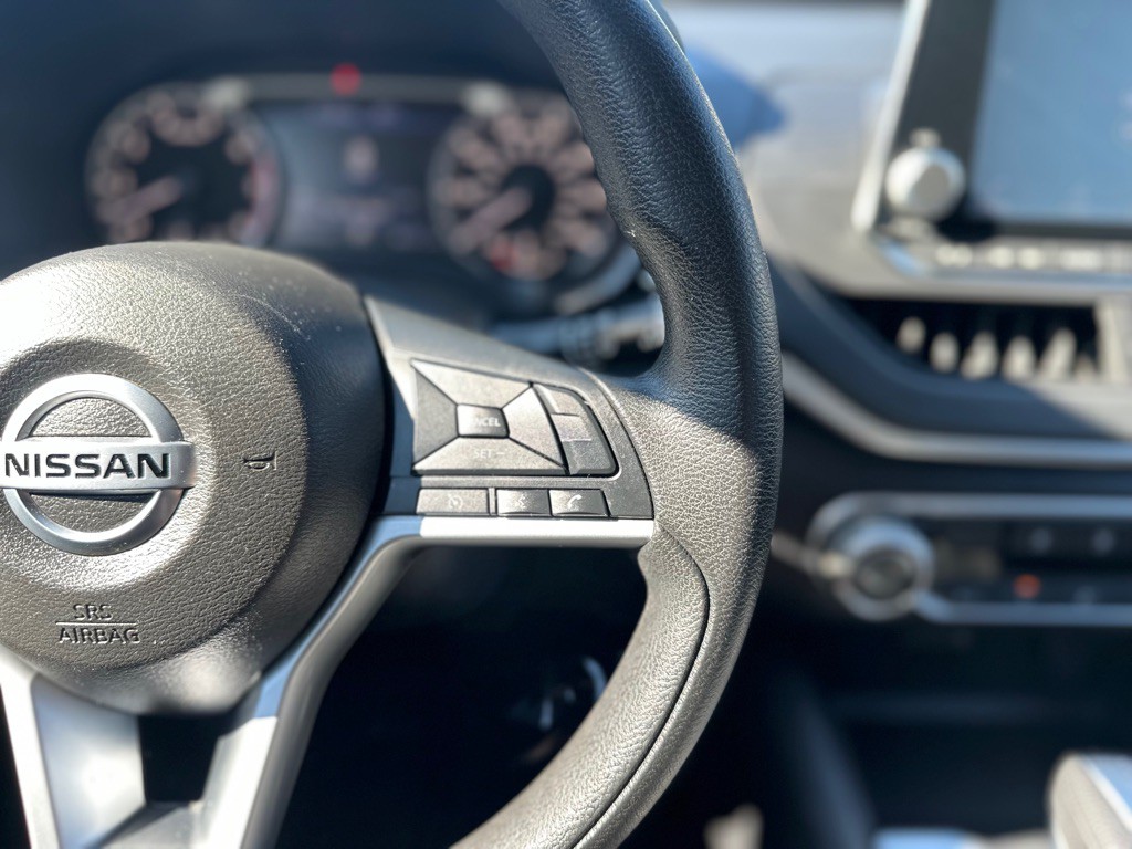 2020 Nissan Altima Image 23