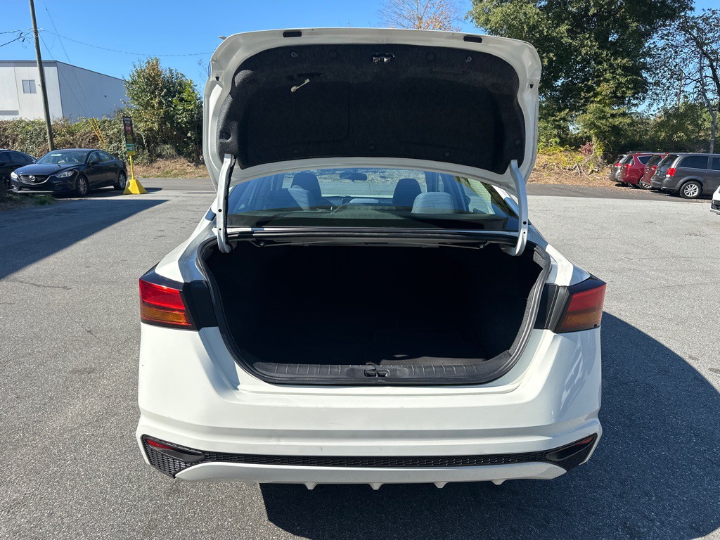 2020 Nissan Altima Image 30