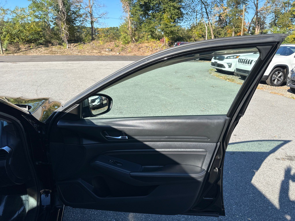 2019 Nissan Altima Image 24