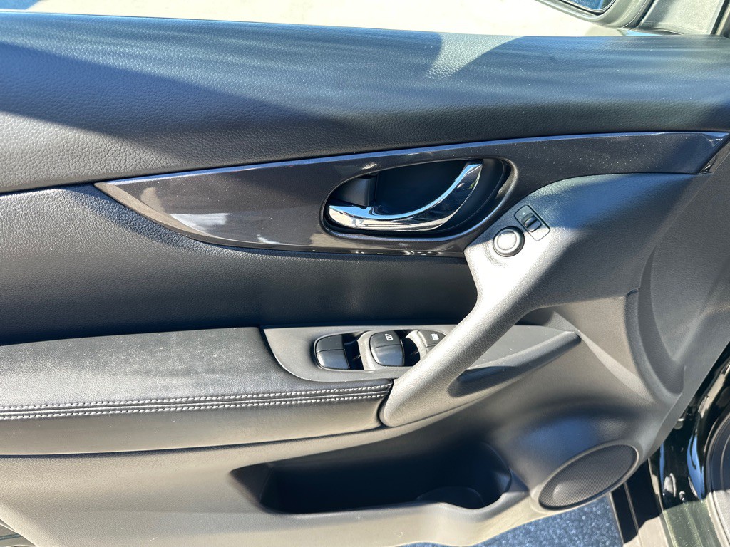 2019 Nissan Rogue Image 10