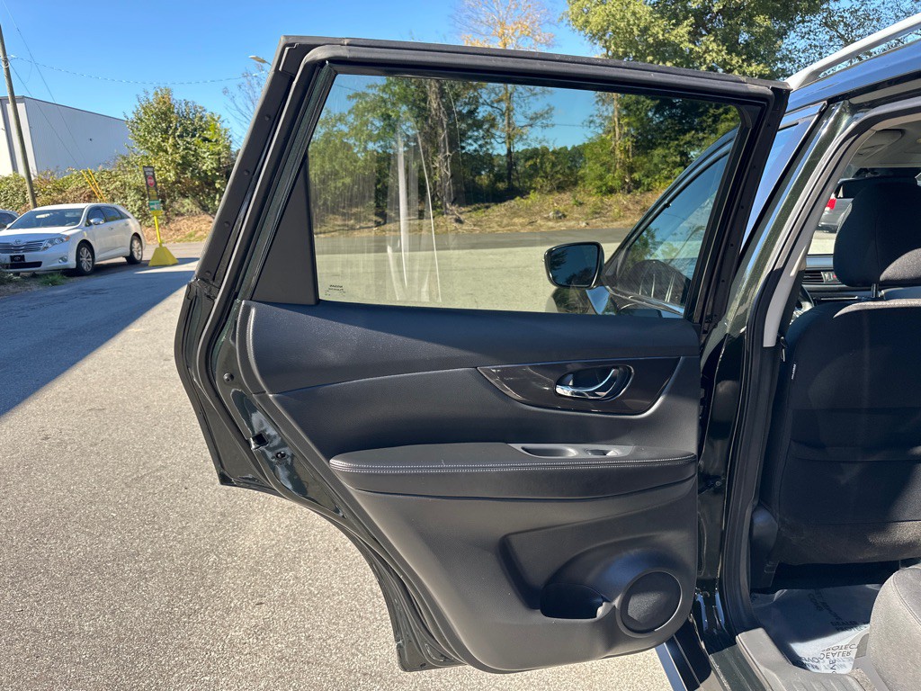 2019 Nissan Rogue Image 14