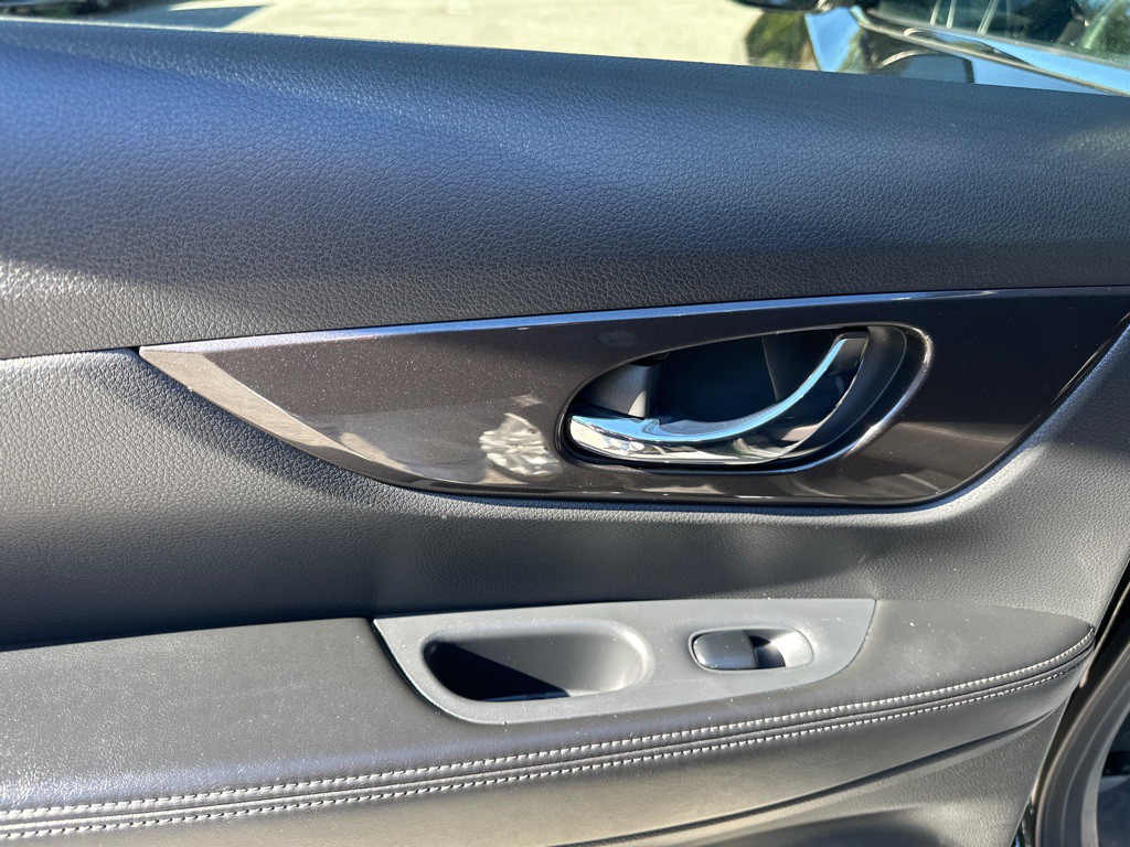 2019 Nissan Rogue Image 15