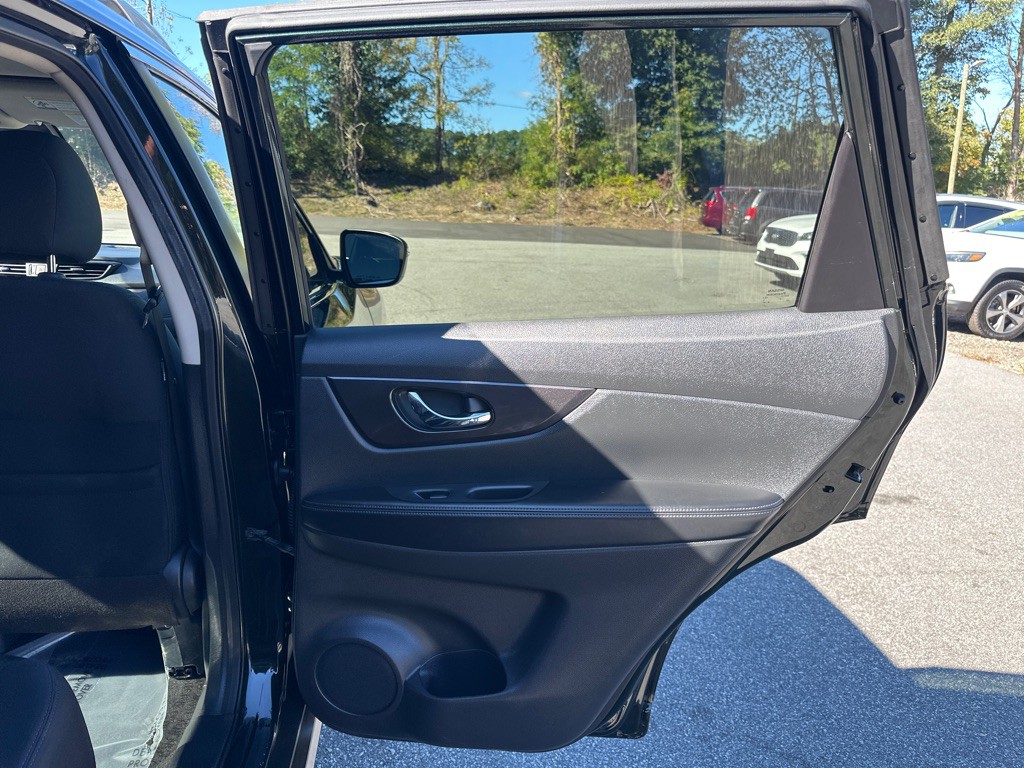 2019 Nissan Rogue Image 19