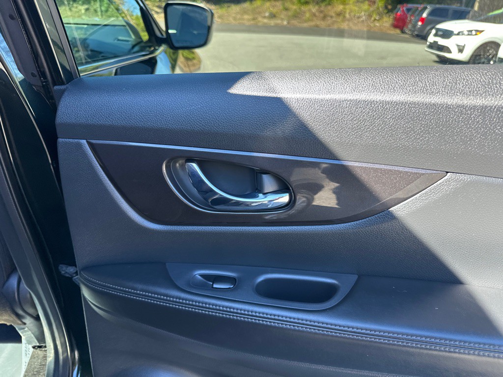 2019 Nissan Rogue Image 20