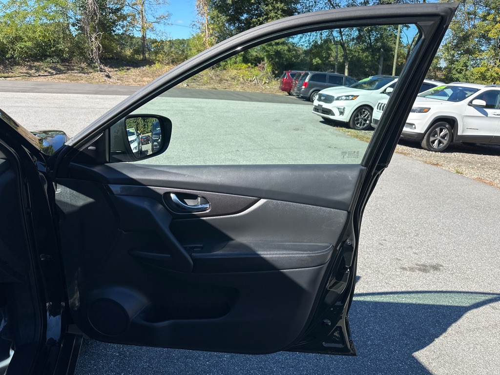 2019 Nissan Rogue Image 24