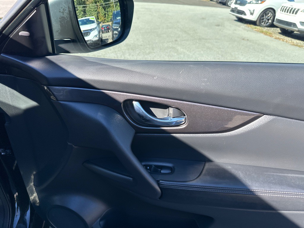 2019 Nissan Rogue Image 25