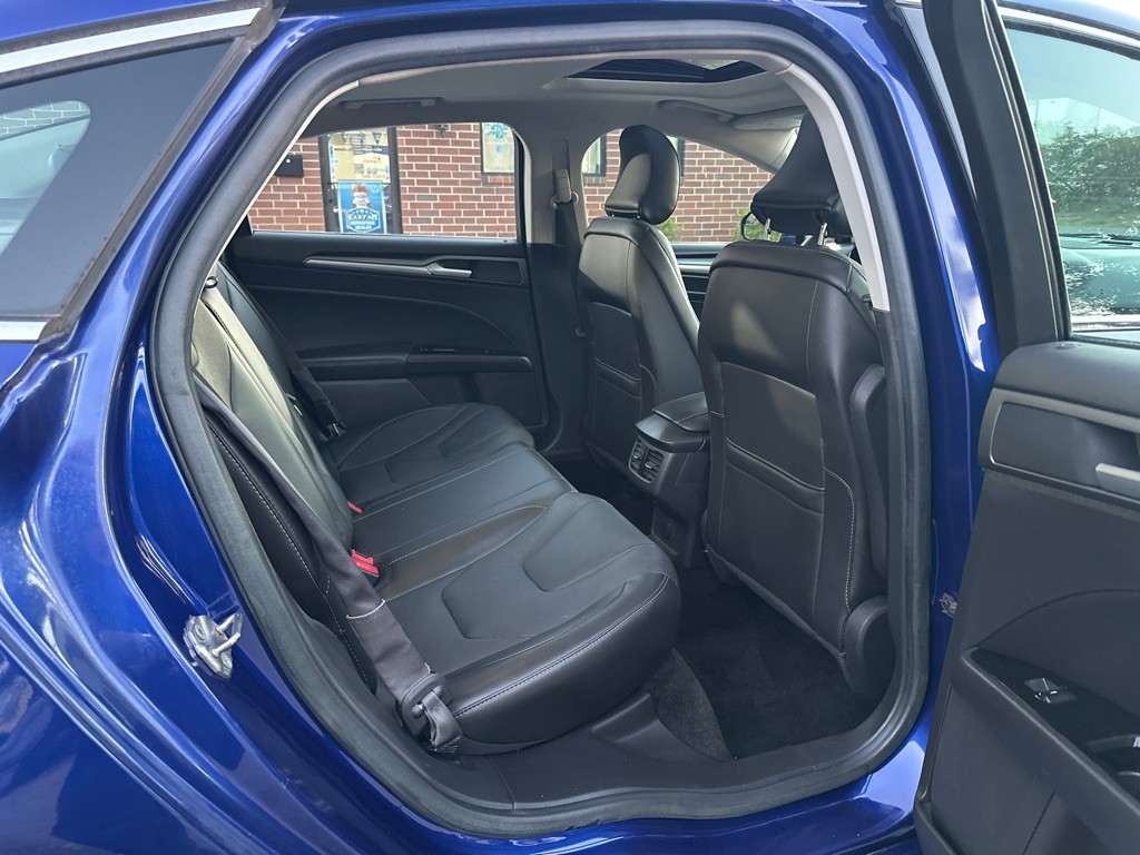 2016 Ford Fusion Image 16